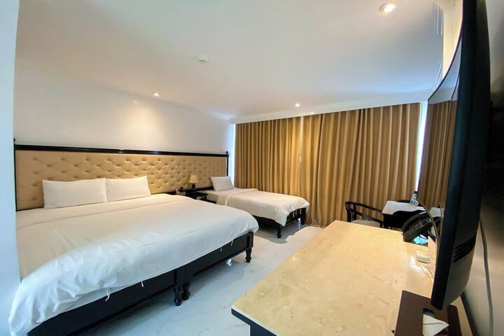 Room 10 of 117