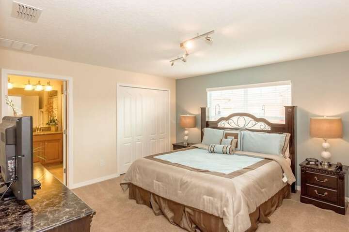 Room 4 of 28