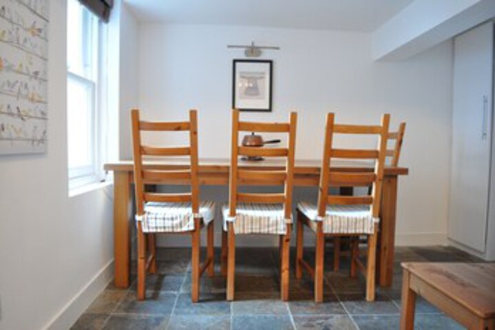 Room 5 of 19