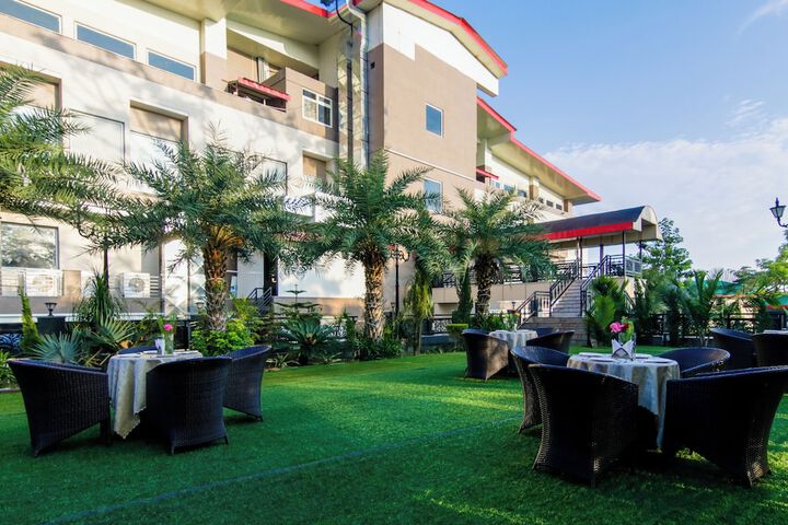Hotel Exterior 60 of 71