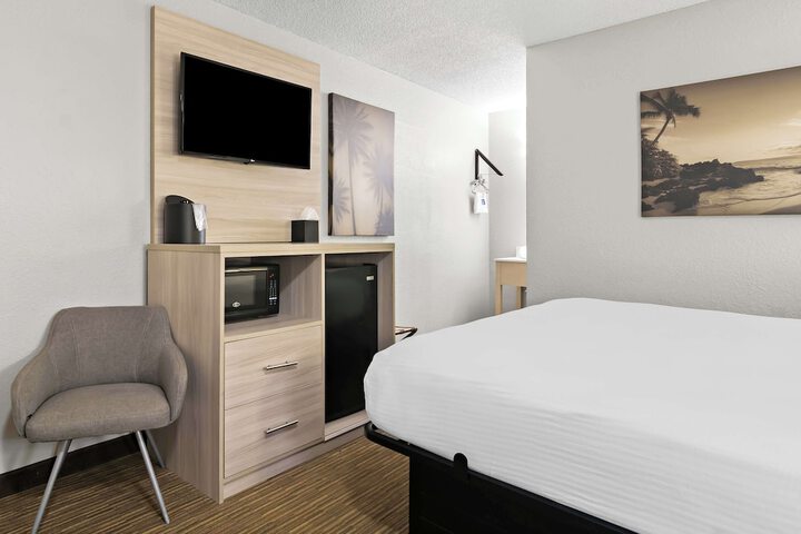 Room 22 of 35