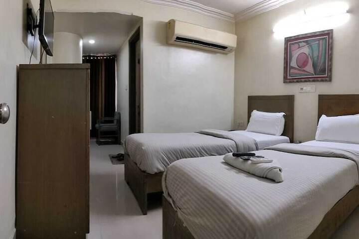 Room 12 of 24