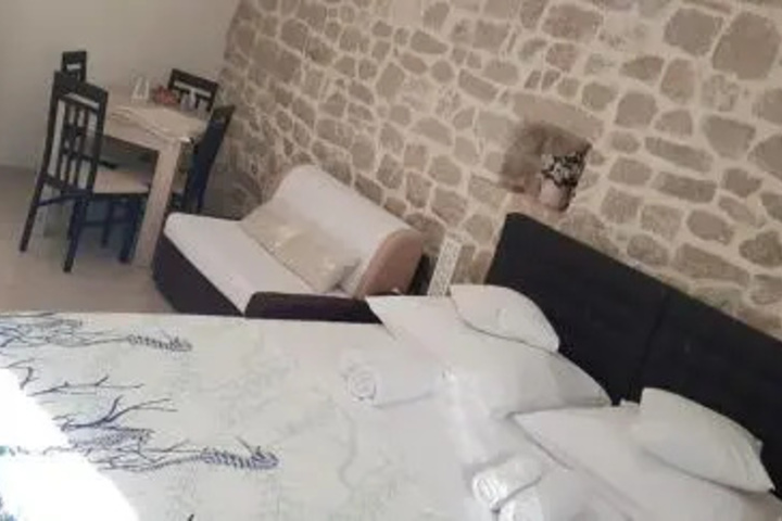 Room 4 of 19