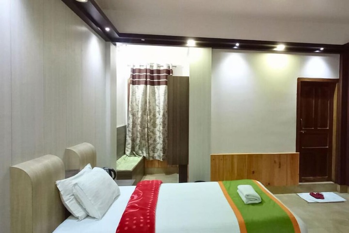 Room 37 of 104