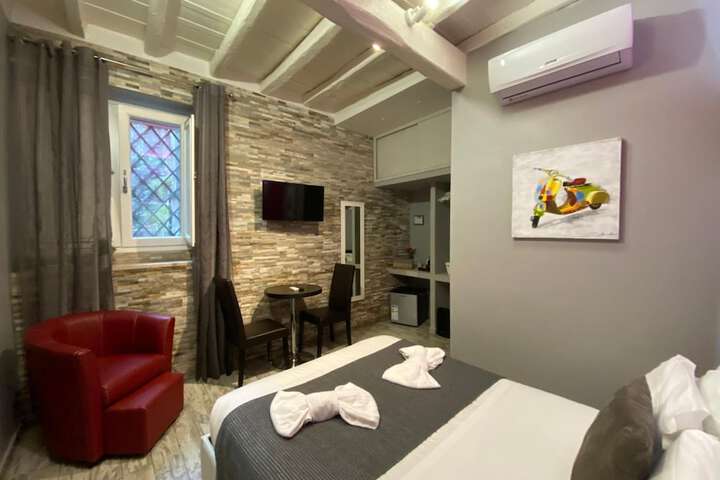 Room 12 of 50