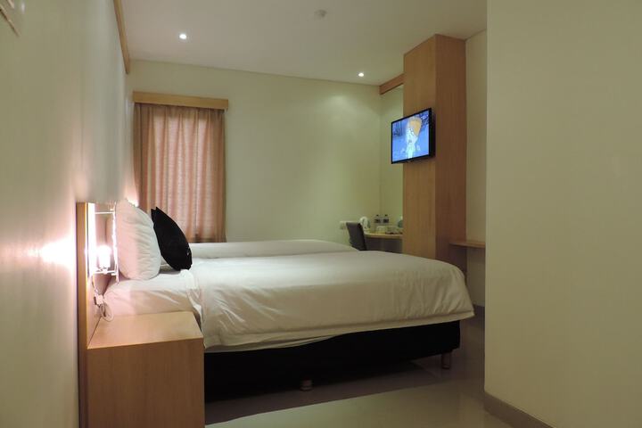 Room 6 of 28