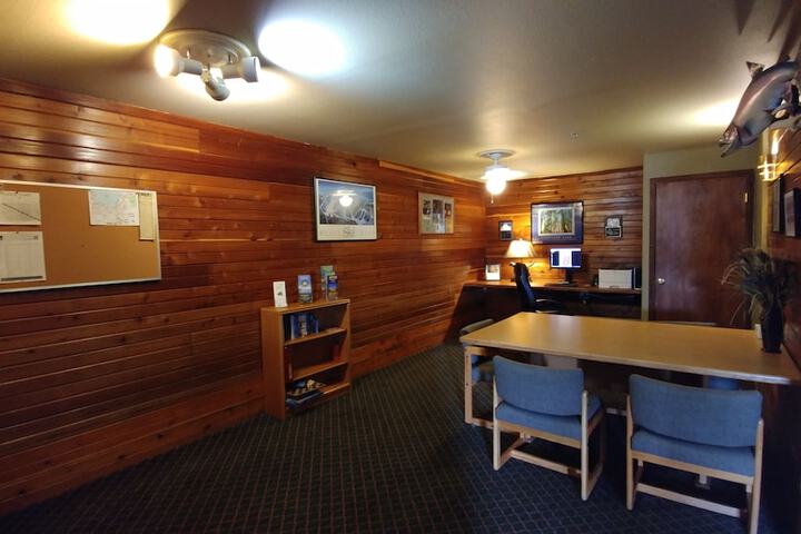 Business Center 78 of 83