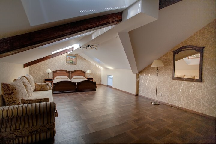 Room 7 of 34