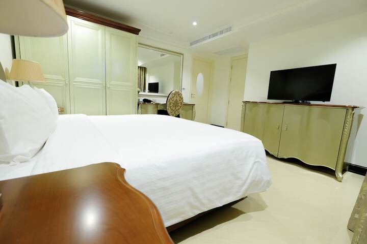 Room 8 of 52