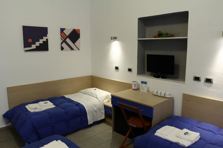 Room 6 of 87