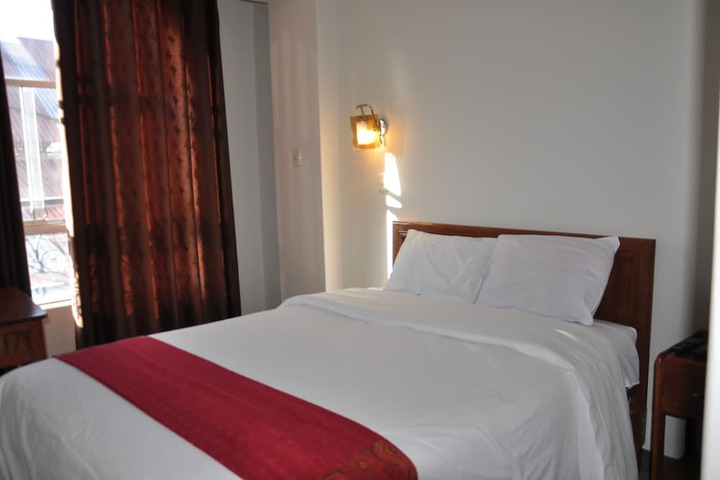 Room 11 of 28