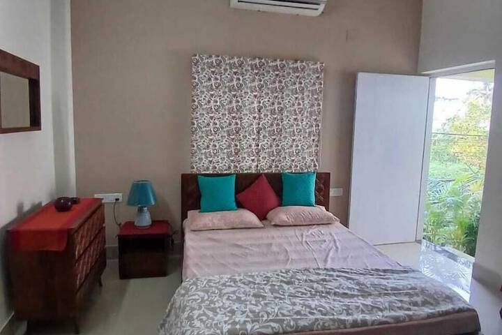 Room 5 of 20