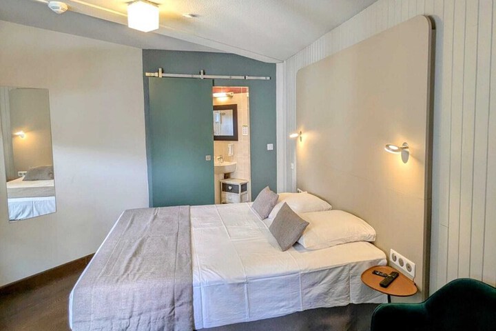 Room 15 of 35