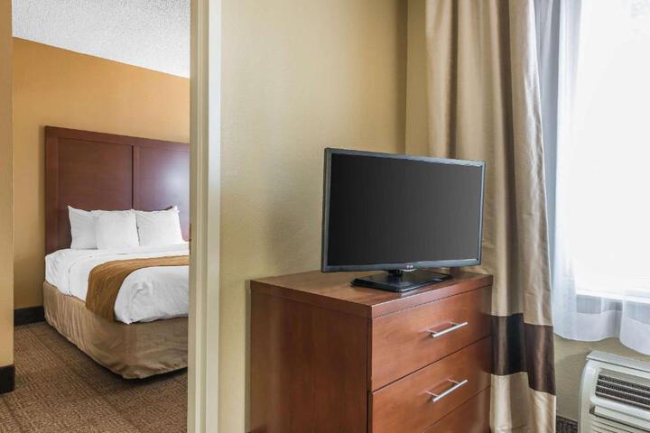 1 King Bed Suite (7 of 26)