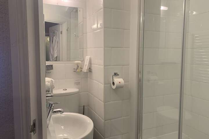 Room 12 of 65