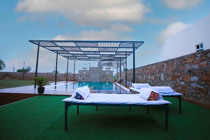 Pool 5 of 7