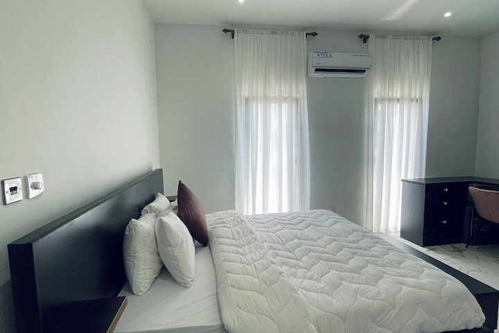 Room 63 of 166