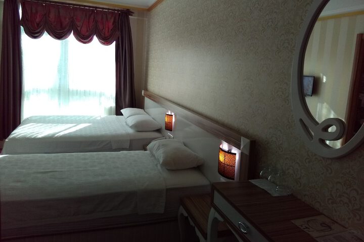 Room 13 of 33