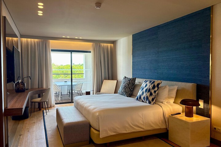 Room 43 of 152