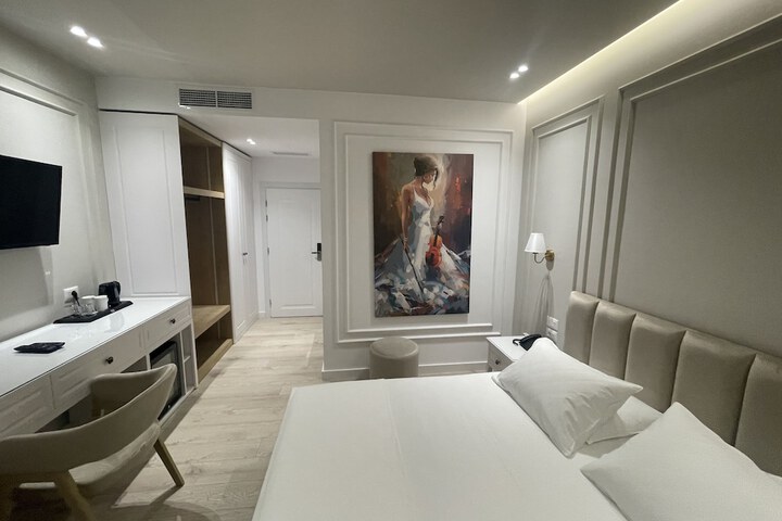 Room 8 of 92