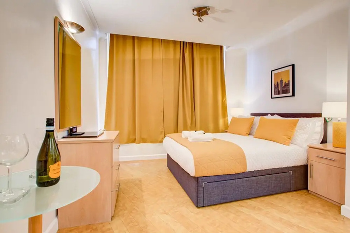 Room 4 of 12