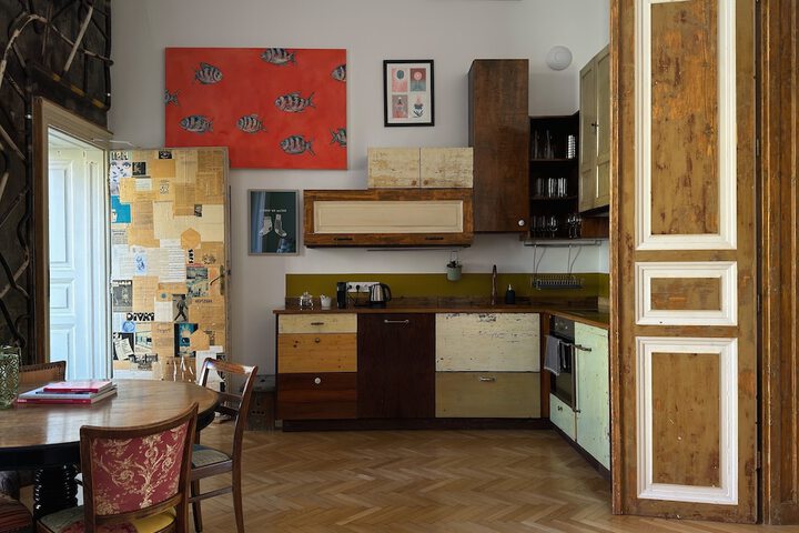 Room 16 of 42