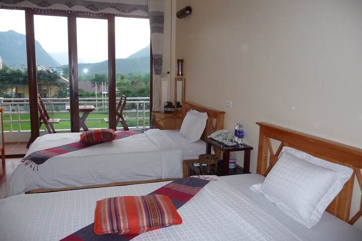Room 8 of 33