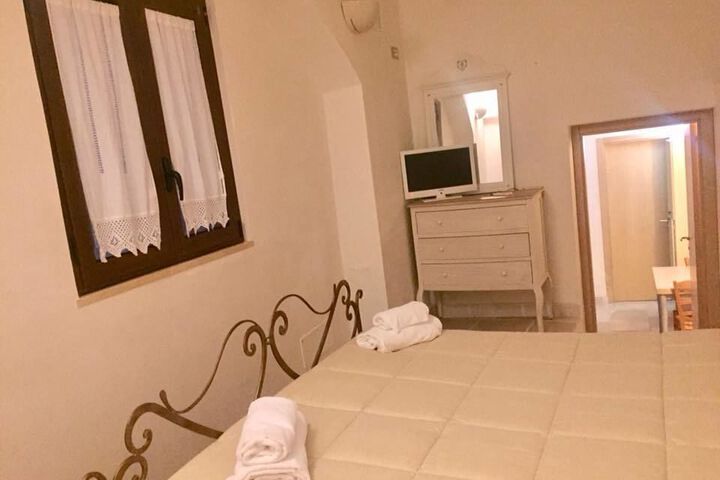 Room 34 of 100