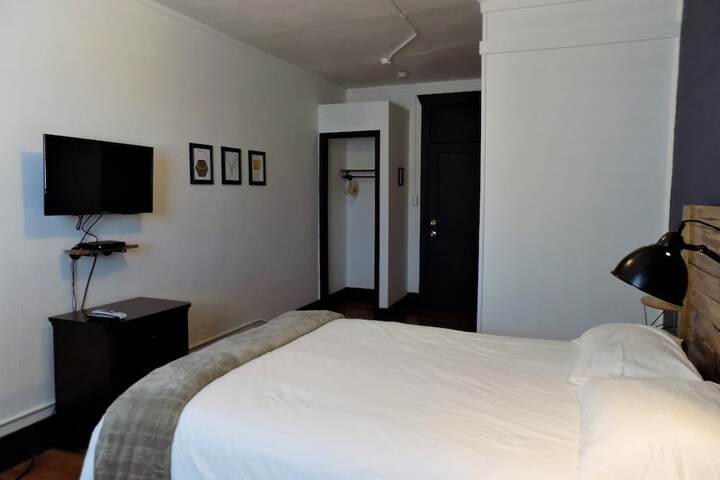 Room 4 of 63
