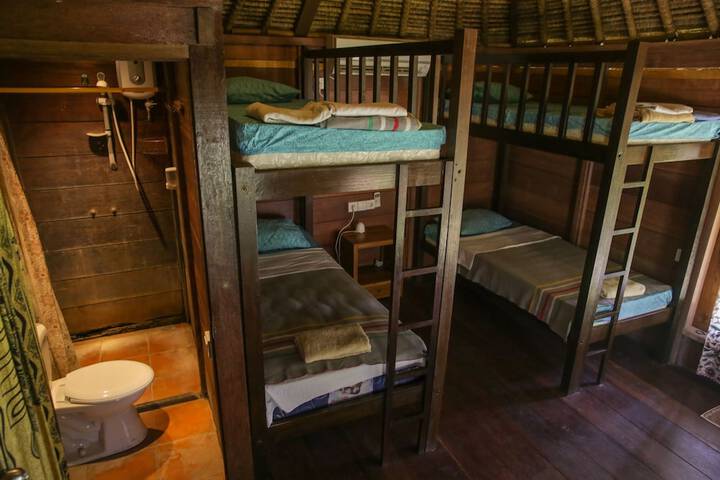 Room 6 of 40