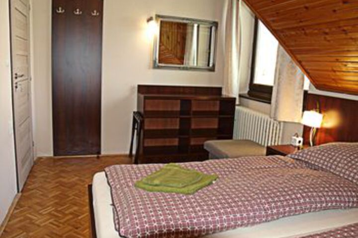 Room 9 of 34