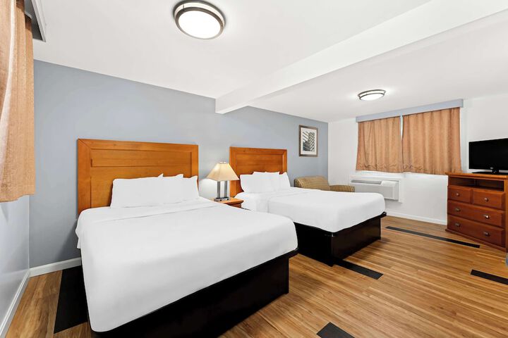 1 King Bed (10 of 15)
