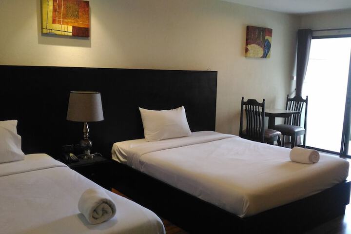 Room 34 of 186