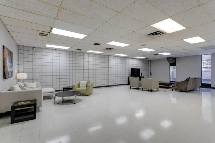 Room 13 of 22