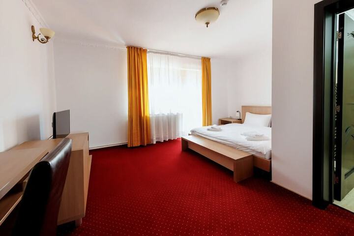 Room 45 of 191
