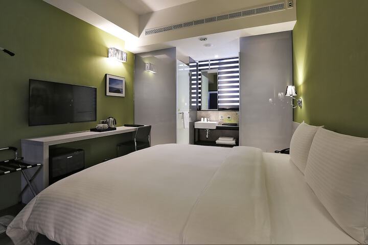 Room 25 of 53