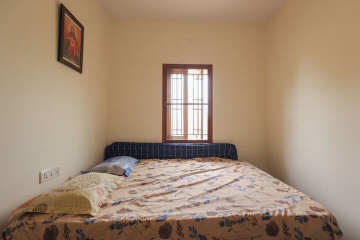 Room 5 of 9