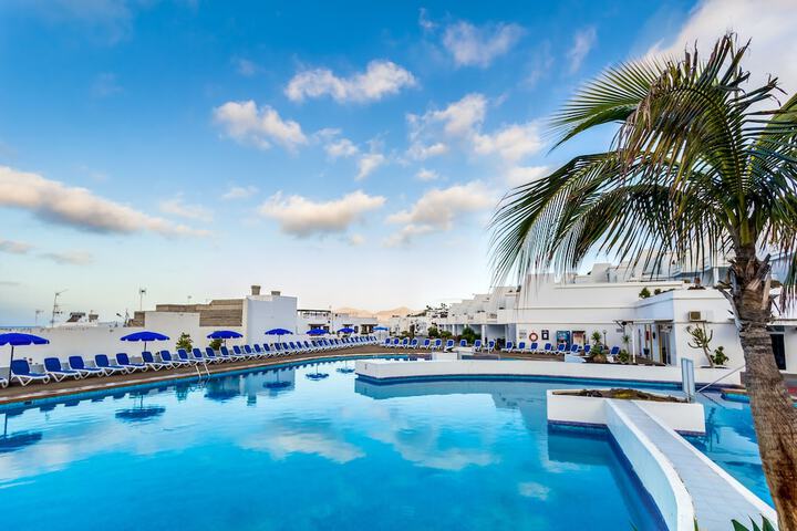 Hotel with Pool