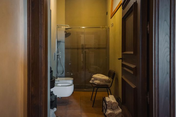 Room 42 of 62