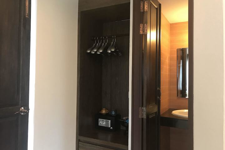 Room 18 of 66