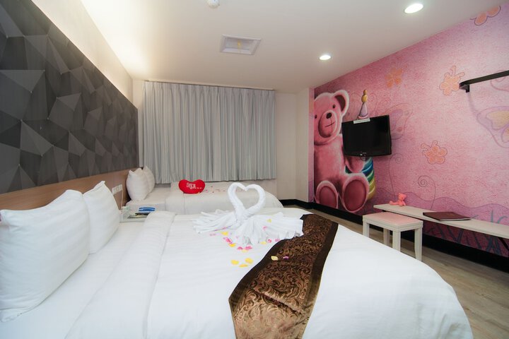 Room 8 of 15
