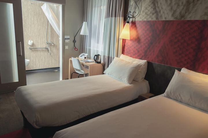Room 9 of 48