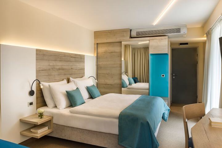 Room 10 of 75