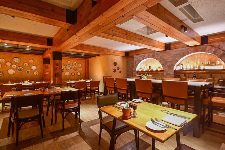 Dining 98 of 136