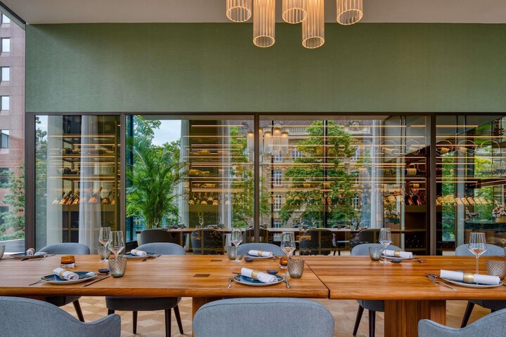 Dining 58 of 135