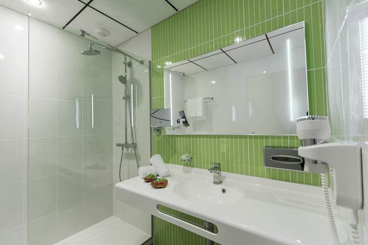 Room 20 of 76