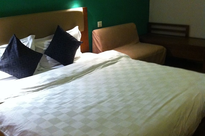 Room 4 of 27