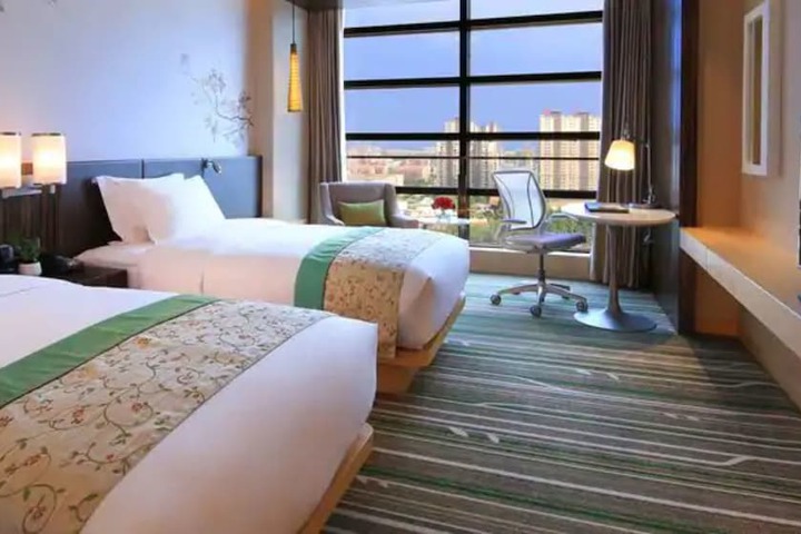 Room 9 of 36