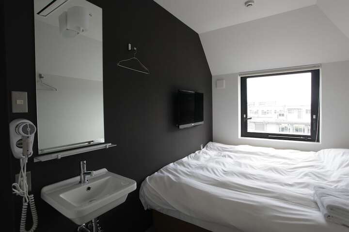 Room 22 of 42