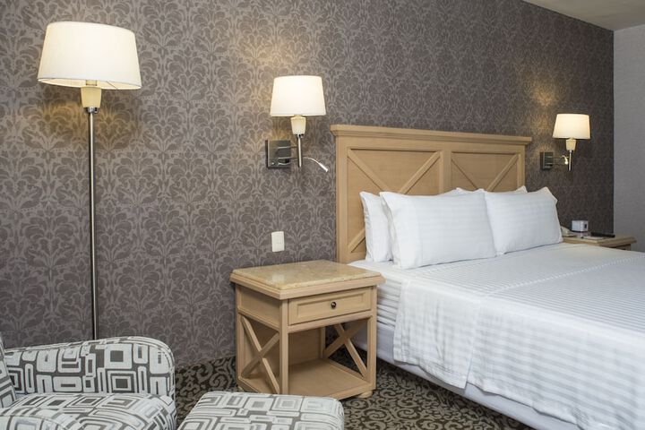 Room 8 of 163
